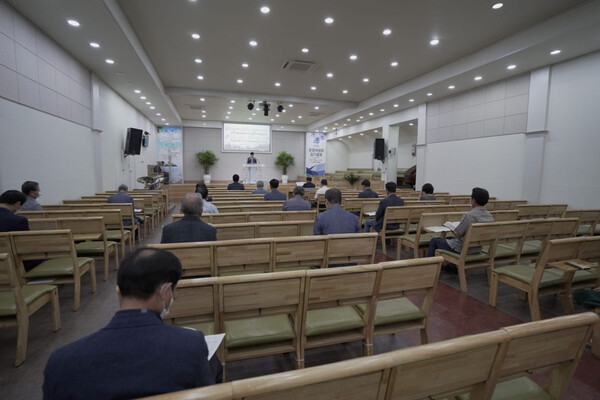 마산성산교회(오승균 목사)에서 CTS경남방송 운영위원회 제2차  정기총회가 열리고있다.