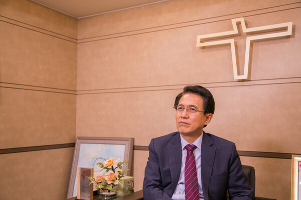 위드 코로나 속 한국교회의 방향에 대해 고민하는 서길원 목사