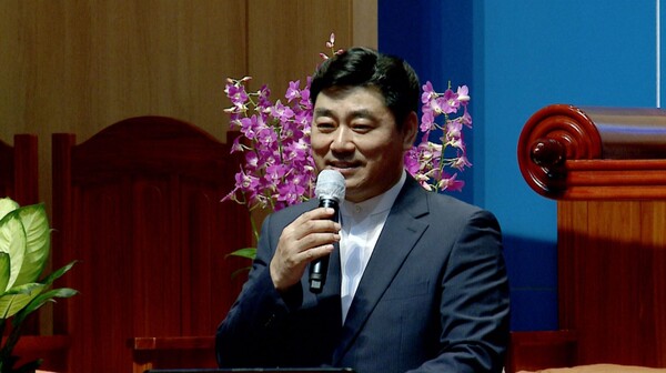기성 전북지방회 교회음악부장 임재규 목사(사랑의동산교회)가 콘서트의 시작을 알리고 있다.