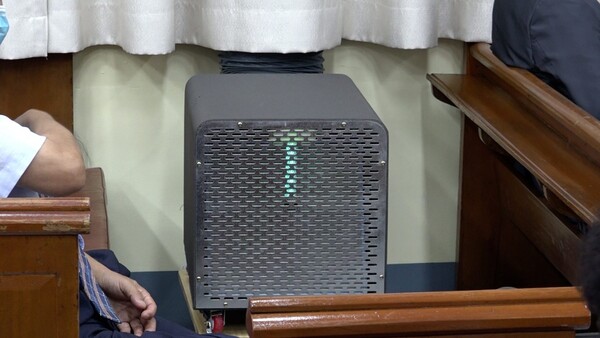 풍각제일교회 예배당에 설치된 '간이 음압 환기기'
