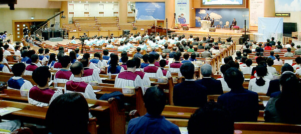 순교 기념 음악회가 6개 팀이 참가한 가운데 바울교회에서 열리고 있다.