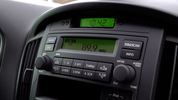 차량에서 라디오 FM주파수를 이용해 노회 진행상황을 들을 수 있다.