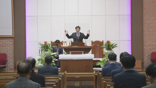 용인기독교회사 출판기념 감사예배에서 말씀을 전하고 있는 포곡제일교회 김종원 목사