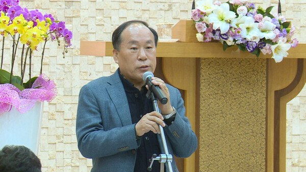 교육원장 류승동 목사가 세미나 취지를 설명하고 강사를 소개하고 있다.