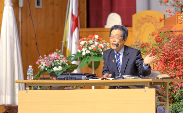 주 강사인 천안갈릴리교회 이창준 지도목사가 강의를 하고 있다.