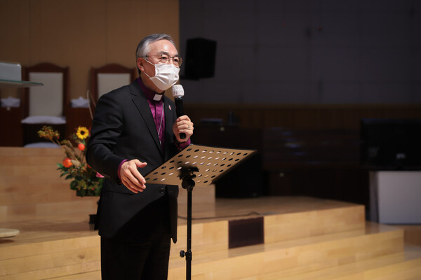 19일 산곡교회에서 열린 감리사회의에서 기감 중부연회 정연수 감독이 회의를 진행하고 있다.