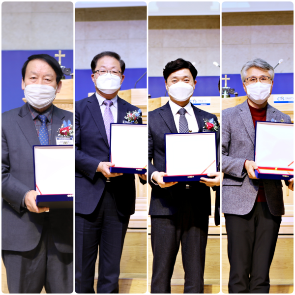 왼쪽부터 김태관 장로, 윤광현 목사, 박상현 목사, 이용식 목사