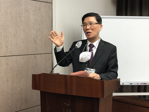 웨슬리언교회협의회 사무총장 양기성 박사가 웨슬리언교회협의회의 역사를 소개하고 있다.