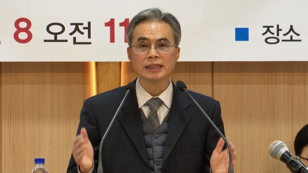 설교하고 있는 직전 연합회장 남산교회 김정렬 목사