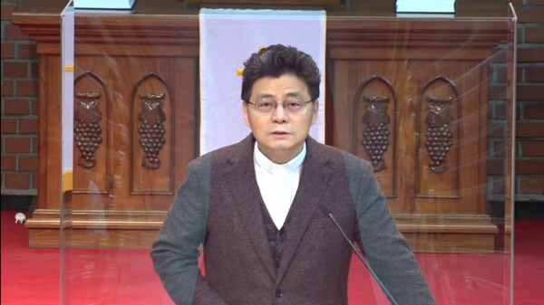 서귀포교회 박동국 목사가 특별새벽기도회에서 말씀을 전하고 있다.@출처=서귀포교회유튜브