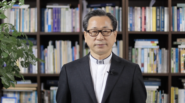 박귀환 위임목사가 60주년 기념 메세지를 전하고 있다.