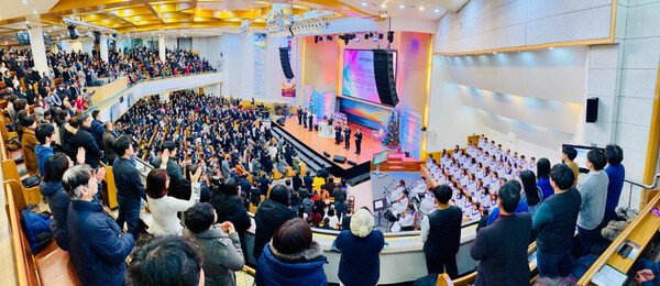 울산 대영교회 교역자과 성도들이 예배를 드리고 있다.(@출처=울산 대영교회)