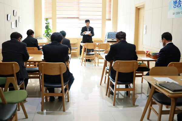광양제일교회 제2남선교회 전회장 정형봉 장로가 경과보고를 하고 있다.