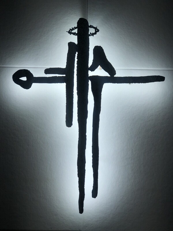 목양실에 걸려 있는 예수 십자가 LED