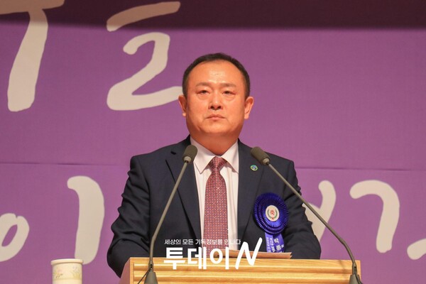 제13대 장로회충청연회연합회 회장으로 취임한 박종무 장로가 취임사를 전하고 있다.