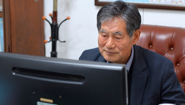 남북평화를 위한 중책을 맞은 김의중 목사는 은퇴 후 그 누구보다 바쁘게 삶을 살아가고 있다.