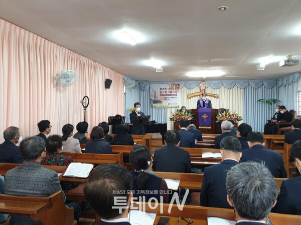 상창교회는 21일 항존직 은퇴 및 임직 감사예배를 드렸다.
