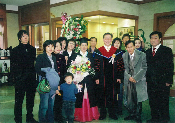 목사 임직식에서 정영숙 목사 친지들과 찍은 단체사진