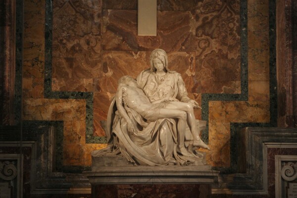 미켈란젤로(Michelangelo)의 작품 ‘피에타(Pieta)’ 조각상
