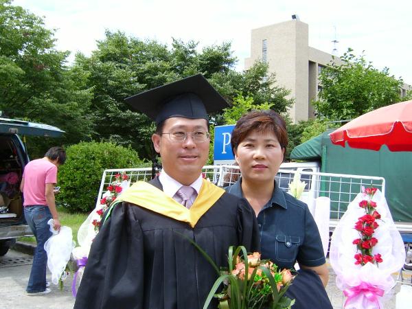 김재영 교수는 늦은 나이에 경상대학교 교육대학원에 입학해서 교원자격증을 따게 됐다. 김재영 교수는 