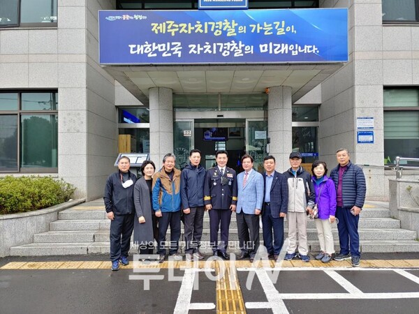 지난 3월 제주자치경찰단을 위로 방문하고 선교후원금을 전달한 예장합동 수도권장로회연합회.