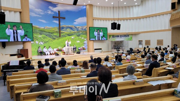 기하성 제주지방회는 13일 '정춘자 전도사 목사 임직 감사예배'를 순복음제주도중앙교회에서 개최했다.