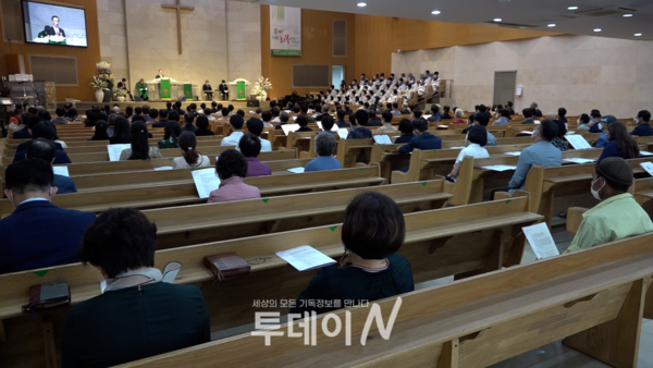 순천중앙교회는 20일 목사위임과 장로임직 예식을 열었다.