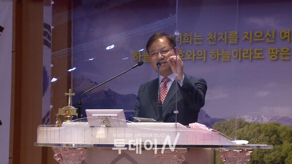 고현교회 박정곤 담임목사가 남북통일 위한 기도를 다시 한번 강조하고 있다.