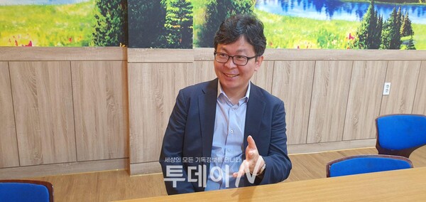 사단법인 북한기독교총연합회 회장 김권능 목사가 인터뷰에 응하고 있다.