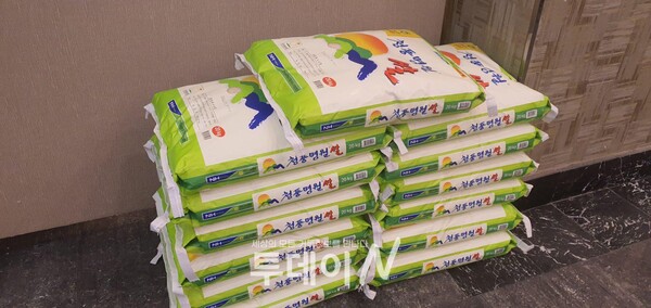 두레라이온스클럽 회장 이·취임식에서 축하 화환 대신 받은 쌀을 벧엘의집에 후원하기로했다.