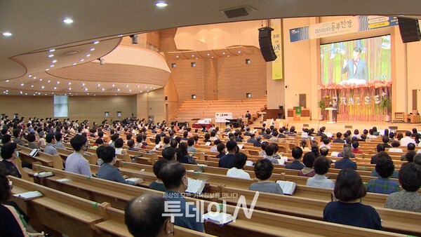 포항동부교회 주최 ‘2021 미스미스터 동부 찬양대회 본선’이 4일(주일) 오후 7시, 포항동부교회 본당에서 열렸다.