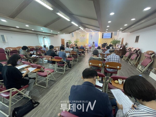 국제네트워크선교회가 주최한 선교사 부부 초청 세미나가 소생문막교회에서 진행되고 있다.