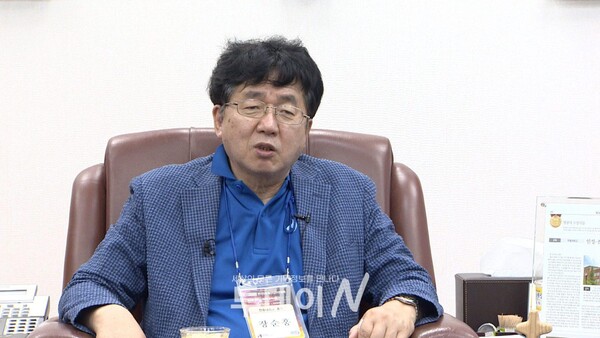 한동대학교 장순흥 총장이 CTS기독교TV와 인터뷰하고 있다.