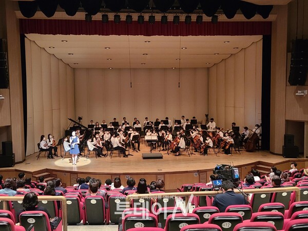 CTS울산방송 청소년오케스트라가 제5회 정기연주회를 진행하고 있다.