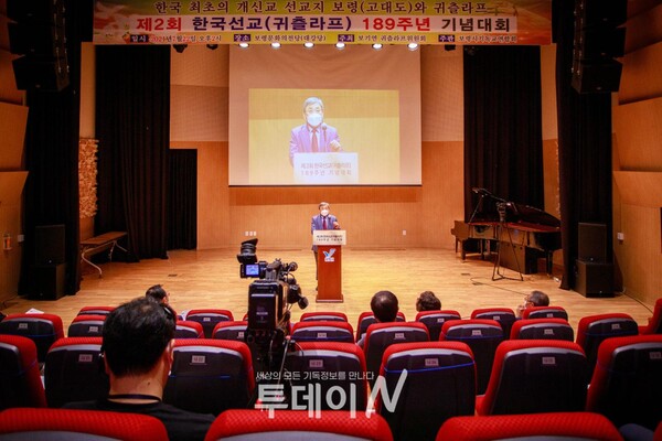 고대도교회 박노문 목사가 '한국최초의 선교지 고대도와 귀츨라프'에 대해 말하고 있다.