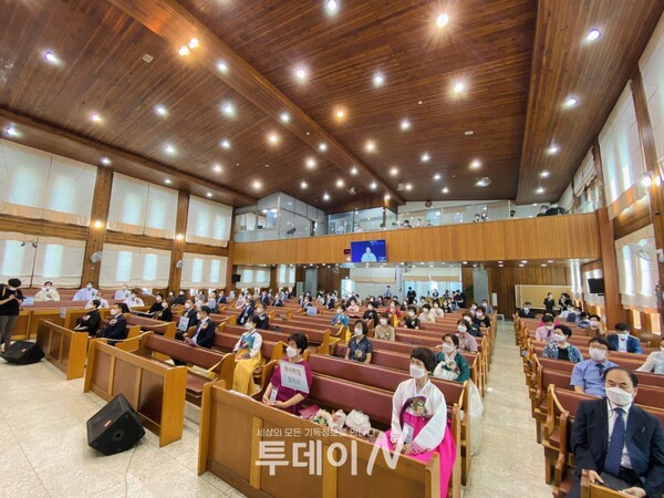 부여규암성결교회에서 임직받은 총 44명의 새로운 일꾼들