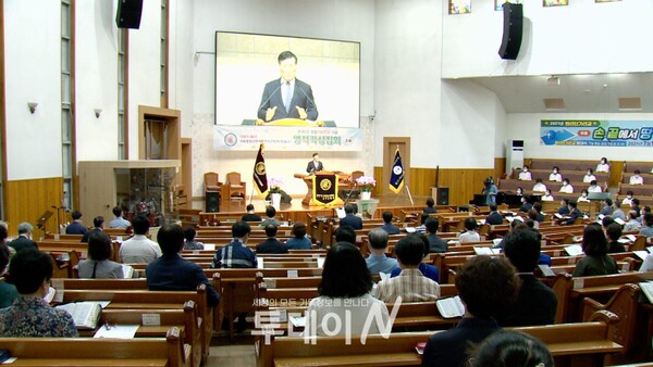 전국CE(회장 윤경화)는 한국CE창립 100주년을 기념해 7월 25일 대구 부광교회에서 제4차 영적각성집회를 개최했다. 