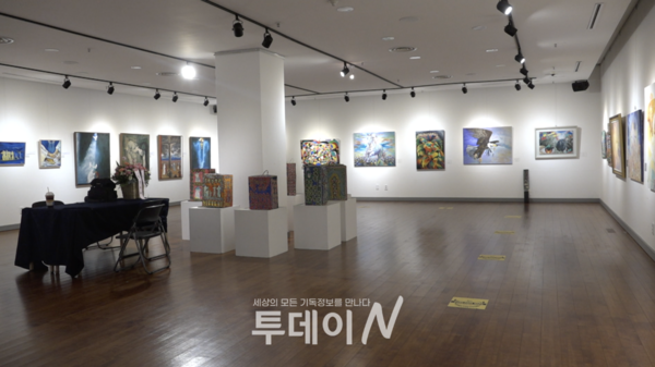 해운대 문화회관에서 열린 '9월의 9인 성화전' 모습