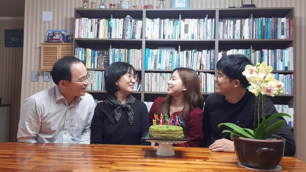 화목한 로고스서원 김기현 목사 가족