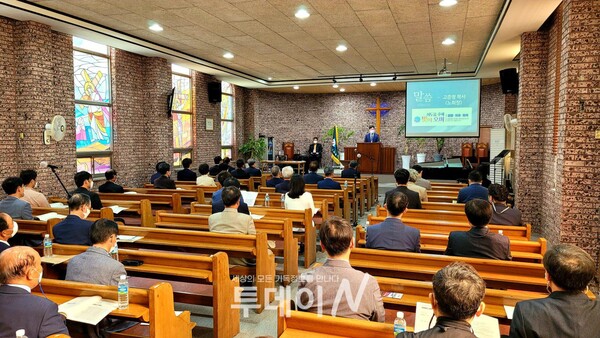 기장 제주노회는 19일 사계교회에서 제99회 2차 정기노회를 개최했다.
