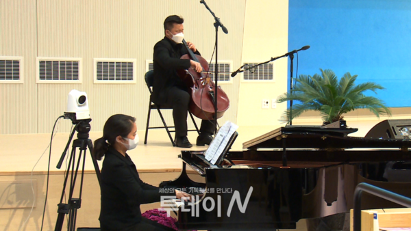 첼리스트 김재준(위쪽)과 피아니스트 이유정(아래)이 특별출연하고 있다.