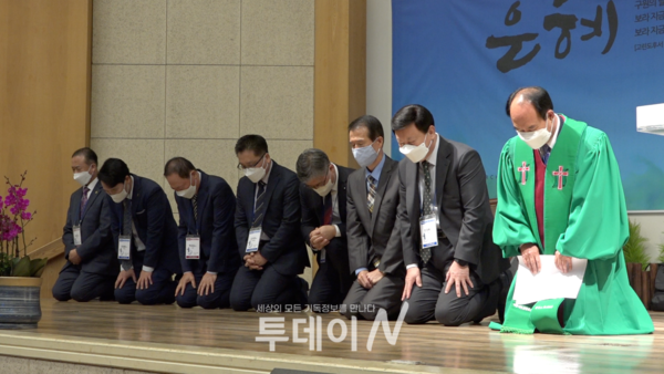 전북노회 제177회기 신임 노회장 방운술 목사와 임원들(오른쪽부터)