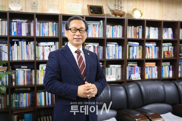천안아산노회 6대 노회장으로 취임한 박귀환 목사