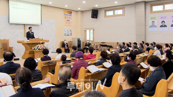 창포교회(담임목사 정재혁)가 11월 21일(주일) 오후 2시에 헌당감사예배 및 임직예식을 거행했다.