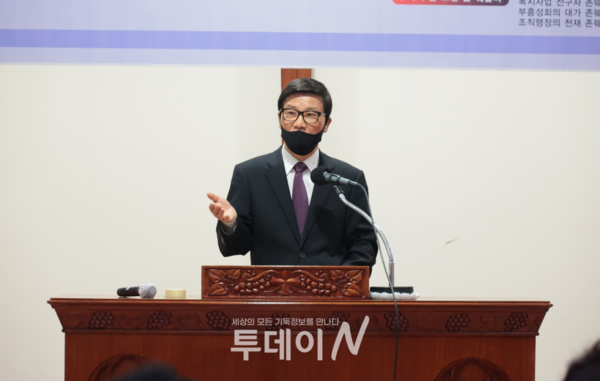 양기성 박사는 “물질주의에 빠진 한국교회가 하나님과 이웃 사랑의 계명을 기억해야 한다”고 당부했다.