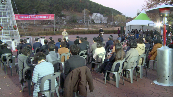 울산광역시 남구 측과 남구기독교연합회 측이 점등식을 진행하고 있다.
