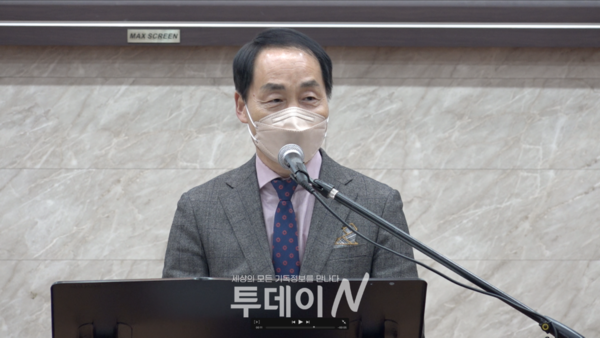 축사하고 있는 부산동노회장 박남규 목사(가야교회)