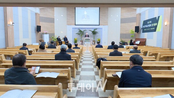 마산기독교연합회가 홍대교회에서 제57회 정기총회를 진행하고 있다.