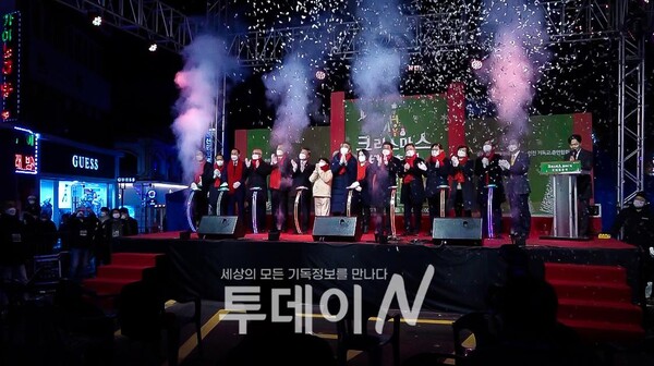 지난달 28일 인천 중구 신포동에서 열린 '2021 크리스마스 트리축제'