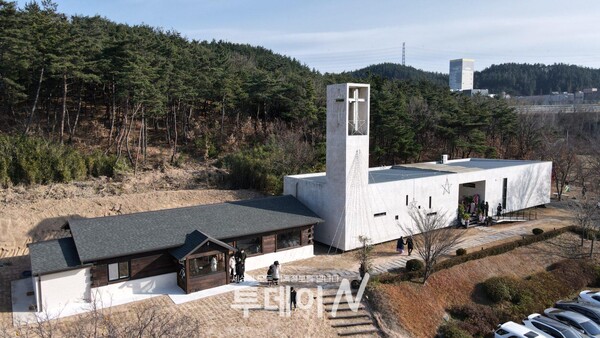 푸른마을교회(경상북도 포항시 북구 흥해읍 성곡길 92-20)